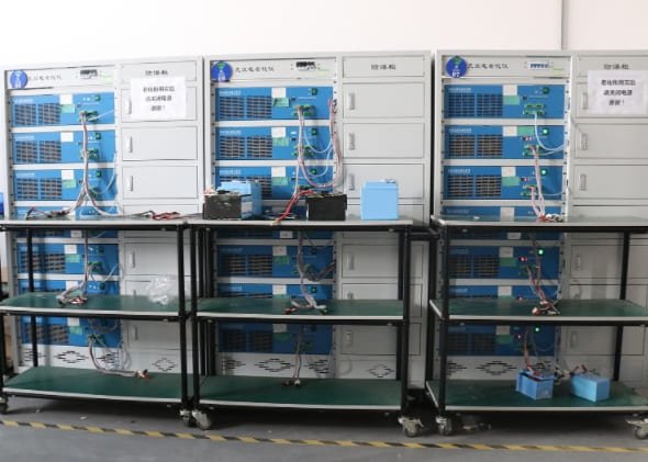 Technicians wiring lithium inverter-ready battery packs based on LiFePO4 technology - saftecenergy